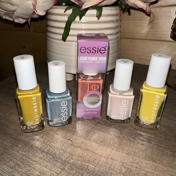Essie Nail Bundle 5 for $25 - Picture 1 of 3